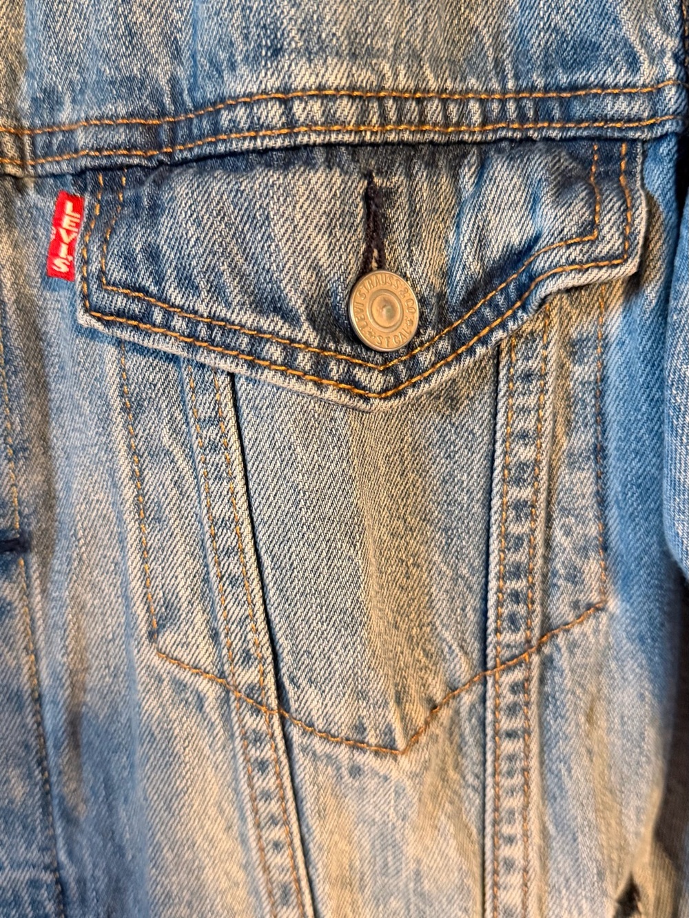 Levi's Light Blue Denim Jacket - Classic Trucker Size Medium - Picture 3 of 8
